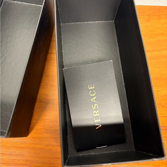 Versace eyeglass case with box - Picture 8 of 9